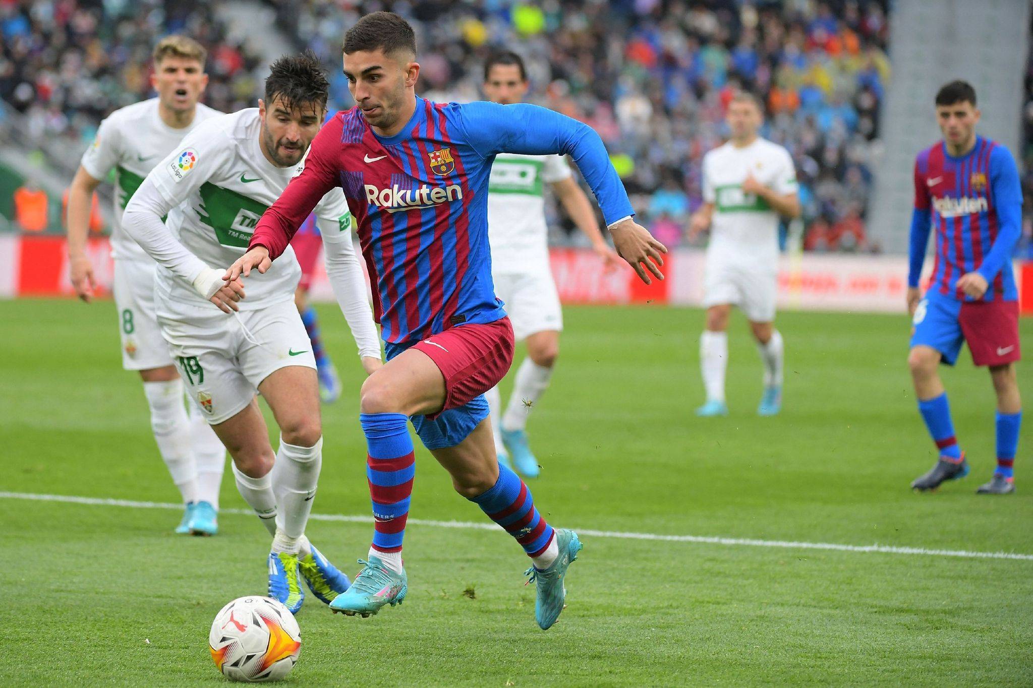 2026世界杯：球员跨城转场时，三国边检护照通关效率的实战推演
